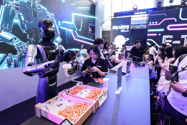 Robots_a_la_venta_y_un_restaurante_robot_en_WRC_Beijing video poster