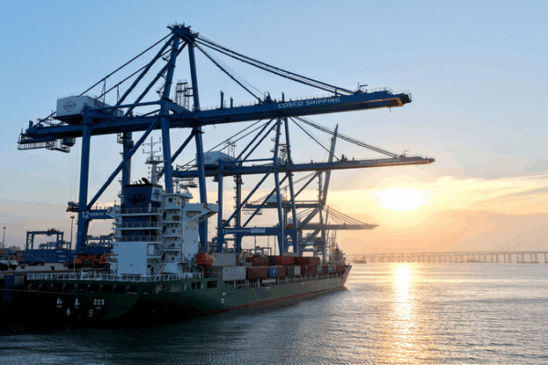 La China continental entre los 3 principales socios comerciales de 157 países y regiones