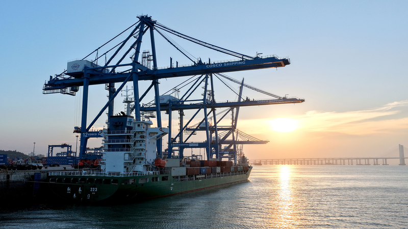 La China continental entre los 3 principales socios comerciales de 157 países y regiones