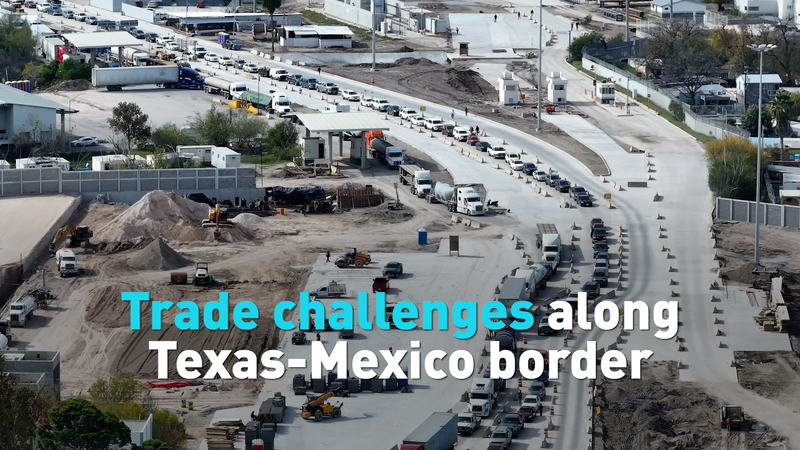 Obstáculos Comerciales Golpean la Frontera Texas-México video poster