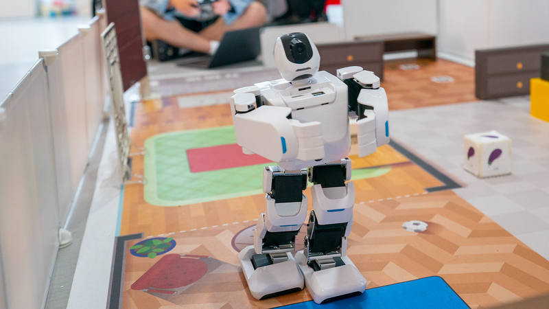 Robots conquistan desafíos en las finales del 27º Campeonato de Robótica y IA de China video poster