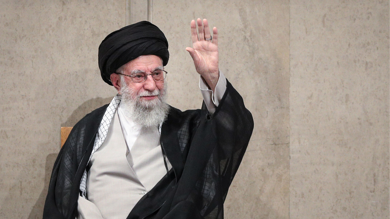 Khamenei rechaza conversaciones con EE. UU. y lo acusa de buscar la obediencia de Irán