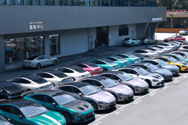 China endurece las reglas de seguridad para vehículos eléctricos inteligentes tras accidente del Xiaomi SU7