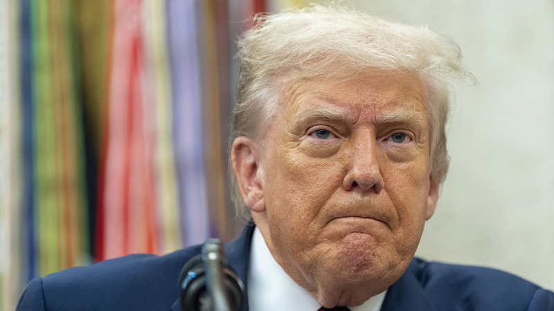 Arancel del 100% a chips genera confusión en empresas