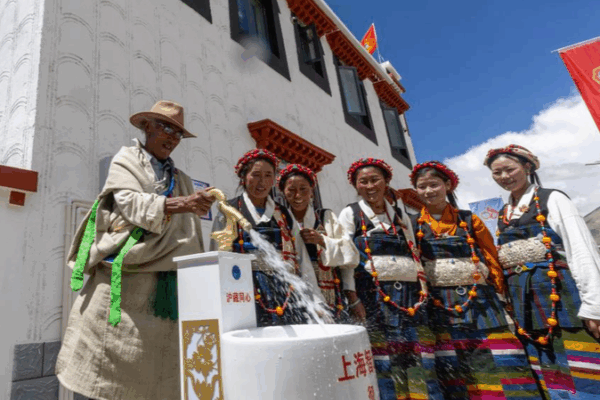 Xizang__De_la_servidumbre_a_un_nuevo_amanecer