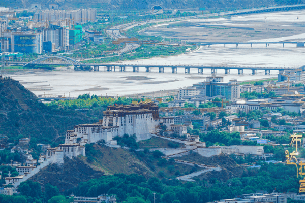 El Palacio Potala a través de las estaciones: Un ícono tibetano atemporal