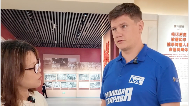 Juventud rusa honra el dolor de Nankín y defiende la historia video poster