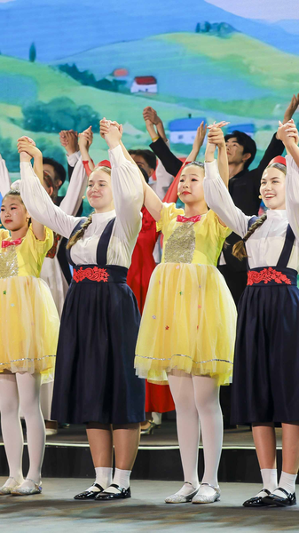 Melodías sin fronteras: el poder de 'Jasmine Flower' y 'Kalinka' video poster