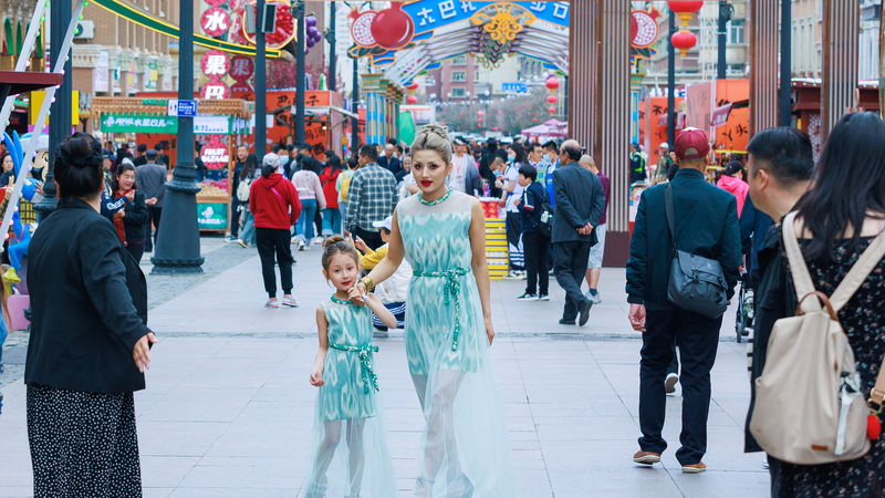 Xinjiang a los 70 años: De caminos fronterizos a maravillas culturales