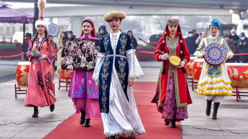 Xinjiang a los 70: Cómo se convirtió en la potencia occidental de China 🌟