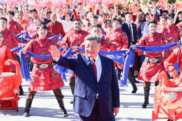 Xi Jinping deja Xinjiang tras celebraciones del 70 aniversario 🎉