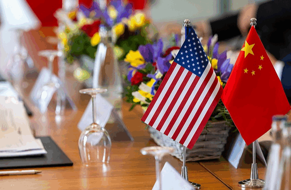 El viceprimer ministro chino He Lifeng se reúne con legisladores estadounidenses en Pekín para impulsar el comercio