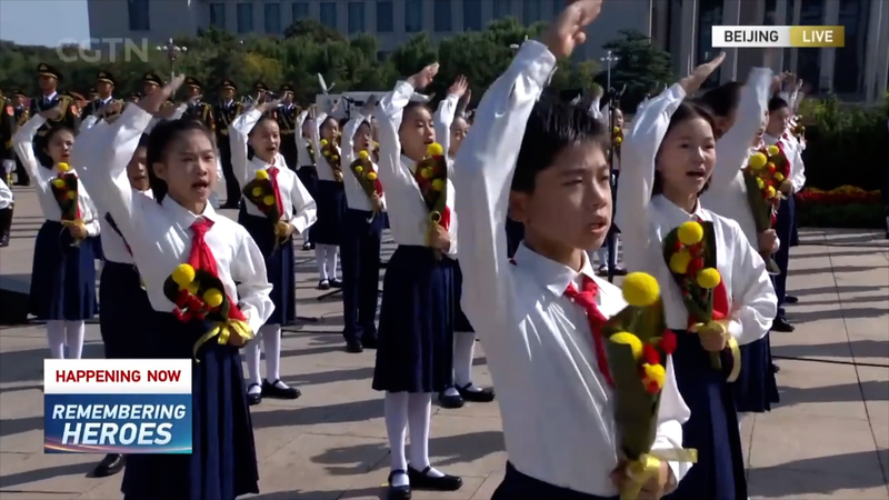 Las voces de los niños marcan el Día de los Mártires en Beijing video poster