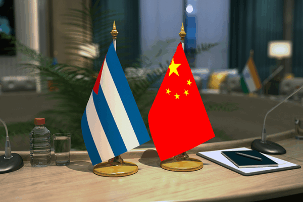 China y Cuba fortalecen lazos militares en conversaciones en Pekín