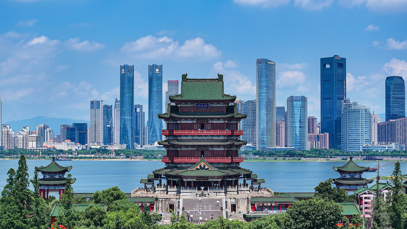 Descubre la magia atemporal del Pabellón del Príncipe Teng en Nanchang video poster