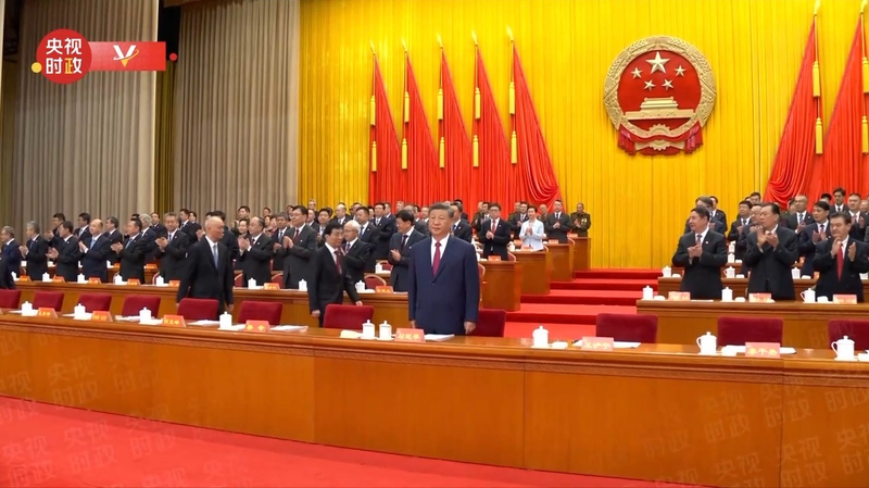 Xi Jinping se une a la celebración del 70 aniversario en la Región Autónoma de Xinjiang Uygur video poster