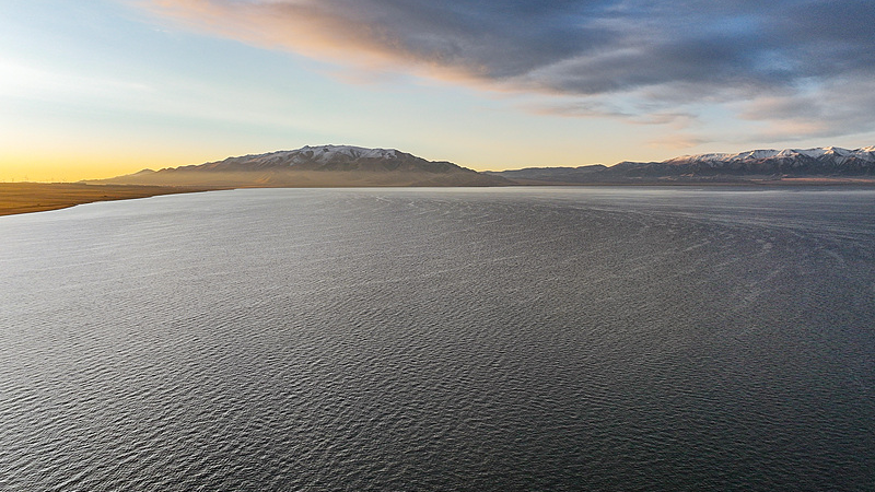 Encantador otoño en el Lago Sayram en Xinjiang video poster