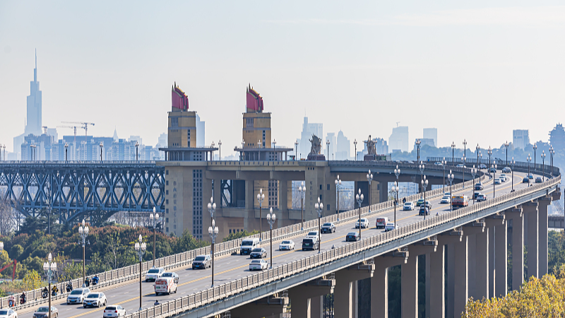 Puente del Río Yangtsé en Nanjing: La primera maravilla de doble nivel de China video poster