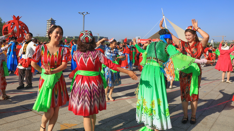 Libro blanco de Xinjiang: Protegiendo y celebrando los idiomas étnicos