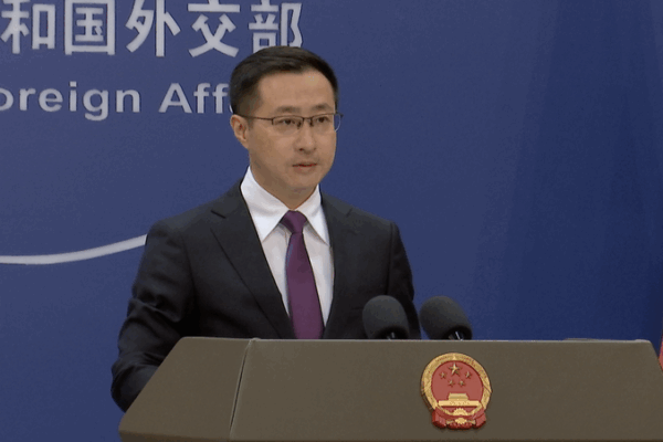 China impulsa la cooperación de BRICS para una economía global más justa video poster