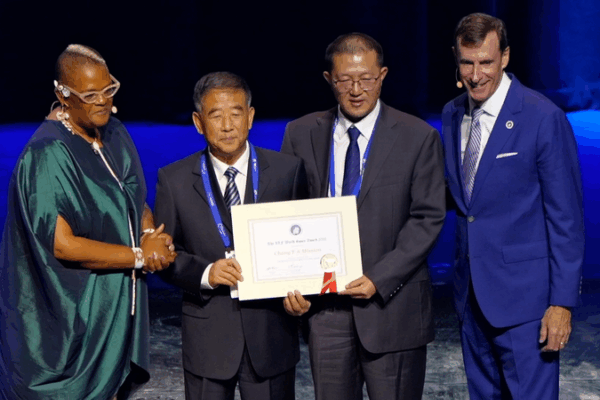 El equipo de la misión Chang’e-6 gana el Premio Mundial Espacial IAF 2025 video poster