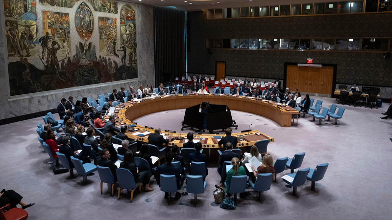 China insta moderación tras disputa por espacio aéreo de Estonia