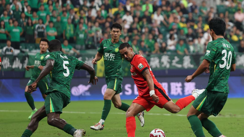 El_triplete_de_Leonardo_sella_la_victoria_3_2_de_Shanghai_Port_sobre_Guoan