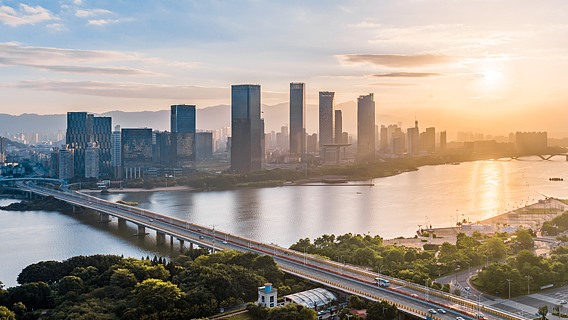 Encanto_fluvial_de_Fuzhou__la_ciudad_de_los_banyan video poster