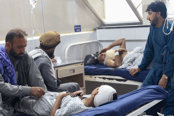 Más de 600 muertos, 1,555 heridos en el terremoto del este de Afganistán