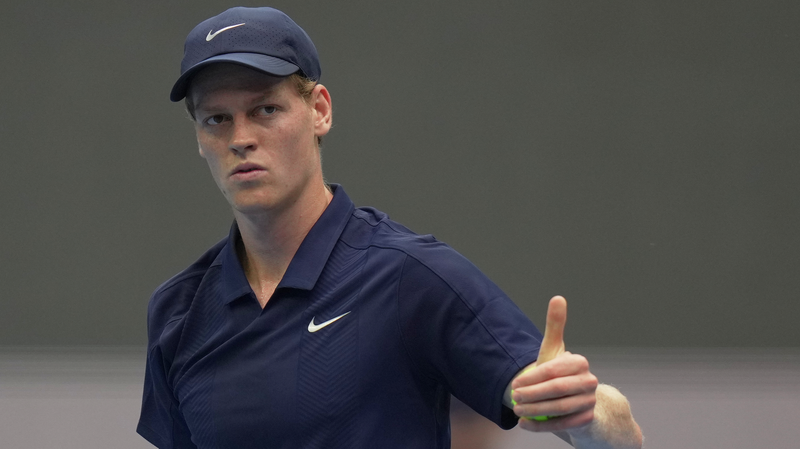 Sinner sobrevive susto en el China Open mientras Alcaraz avanza en Japón