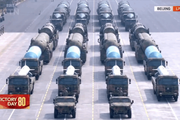 ¿La Nueva Espada de China: Un Cambio de Juego Hipersónico y Nuclear? video poster