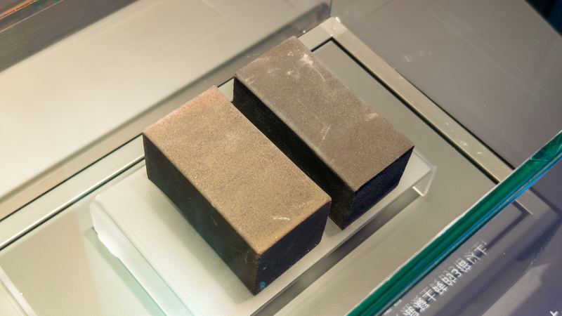 Laboratorio chino presenta creador de ladrillos lunares para construcción lunar