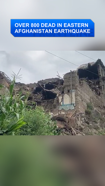 Terremoto en el Este de Afganistán Deja Más de 800 Muertos y Miles de Afectados video poster