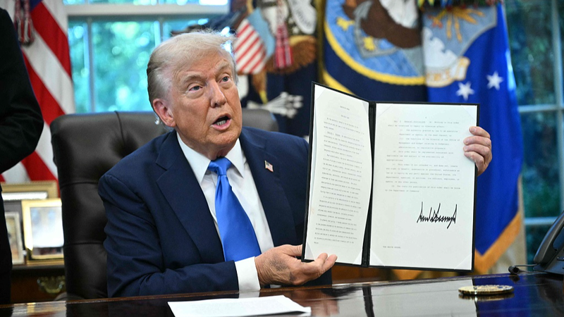 Aumento de tarifas de H-1B provoca caos de viajes de la noche a la mañana