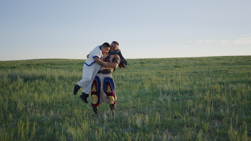 Lucha china se encuentra con Bökh mongol en la estepa de Mongolia Interior video poster