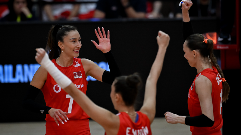 Türkiye hace historia: vence a Estados Unidos, llega a la semifinal del FIVB WWC