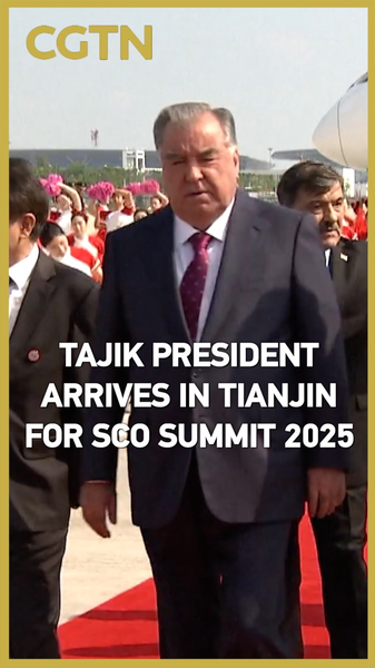 El presidente de Tayikistán, Emomali Rahmon, llega a Tianjin para la cumbre de la OCS 2025 video poster