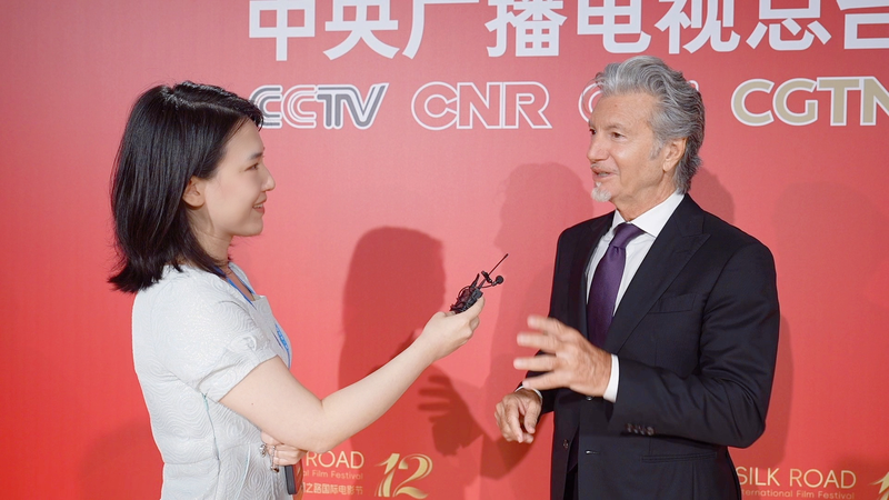 Ganador del Oscar en VFX sobre la nueva frontera de la IA: ¿Puede dirigir una película? video poster