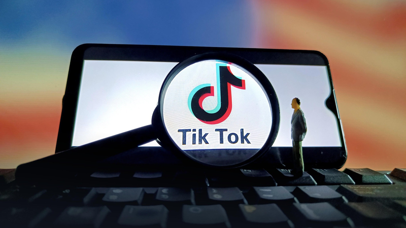 TikTok se vuelve español: Becerra apunta a votantes hispanos en California