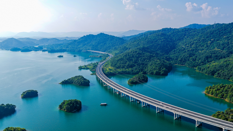 Descubre el Mar Oeste de Lushan: Escapada Icónica de Lago y Montaña en Jiangxi video poster