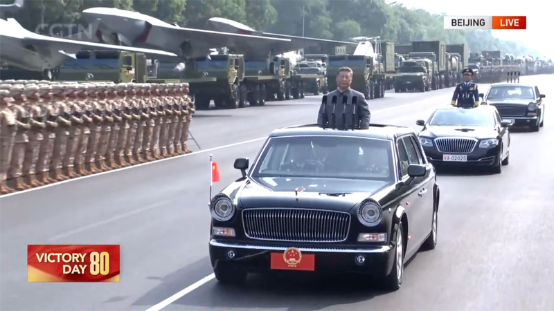 Xi Jinping inspecciona tropas en la Avenida Chang'an por la conmemoración del 80° aniversario de la victoria video poster