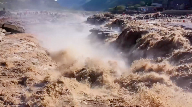 Hukou: Olas doradas del Río Amarillo en el territorio continental de China video poster