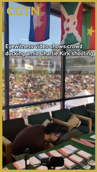 La multitud se agacha en video de testigo después del tiroteo de Charlie Kirk en la universidad de Utah video poster