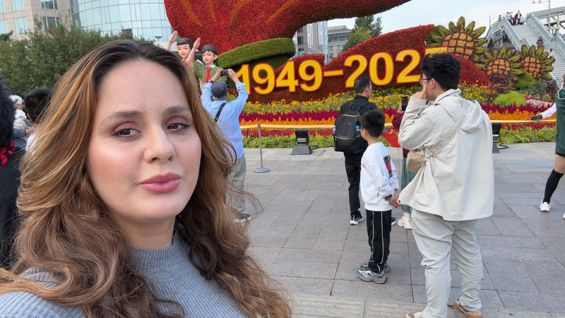 La magia floral florece en Pekín para la Semana Dorada video poster