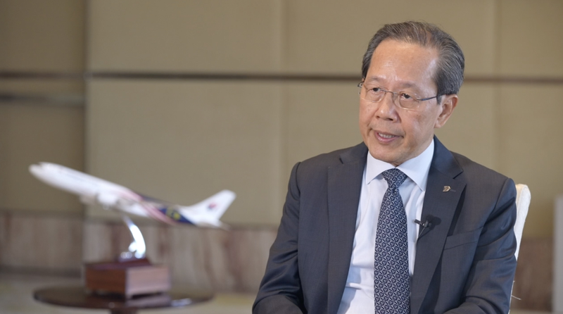 Malaysia Airlines considera aviones COMAC en un hito de la aviación video poster