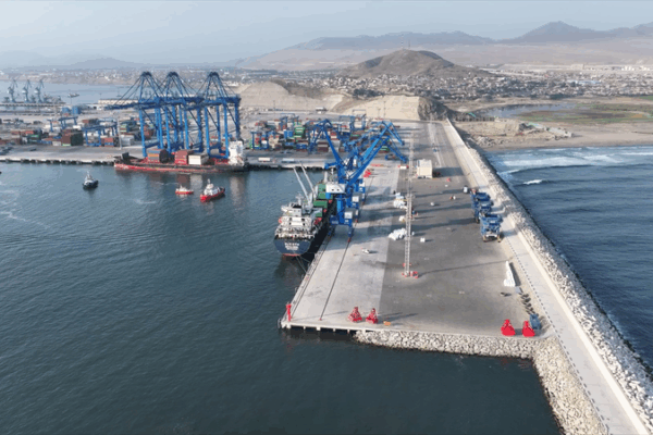 El acuerdo comercial Perú-China impulsa las pequeñas granjas peruanas video poster