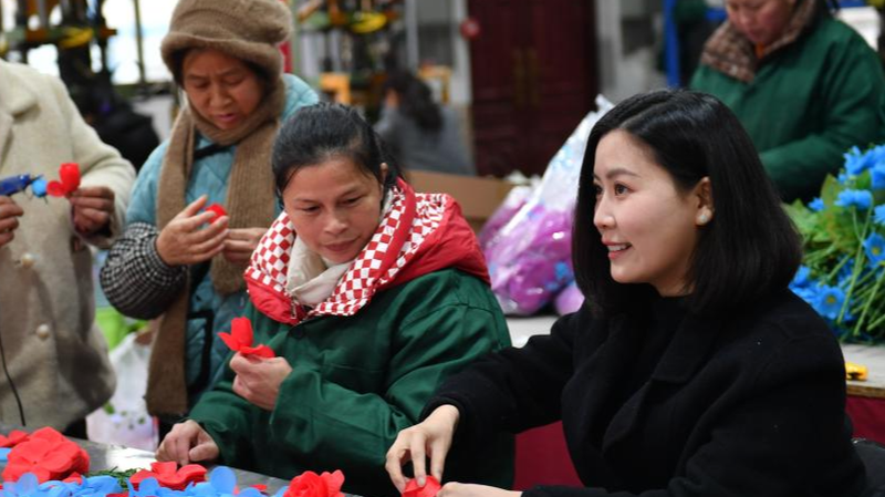 Yang Shuting: De tragedia a próspera emprendedora en tecnología floral