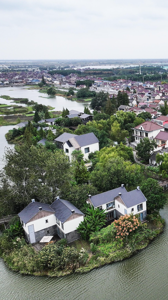 La aldea Dongluo en Jiangsu coronada como la mejor aldea turística de la ONU 2025 video poster