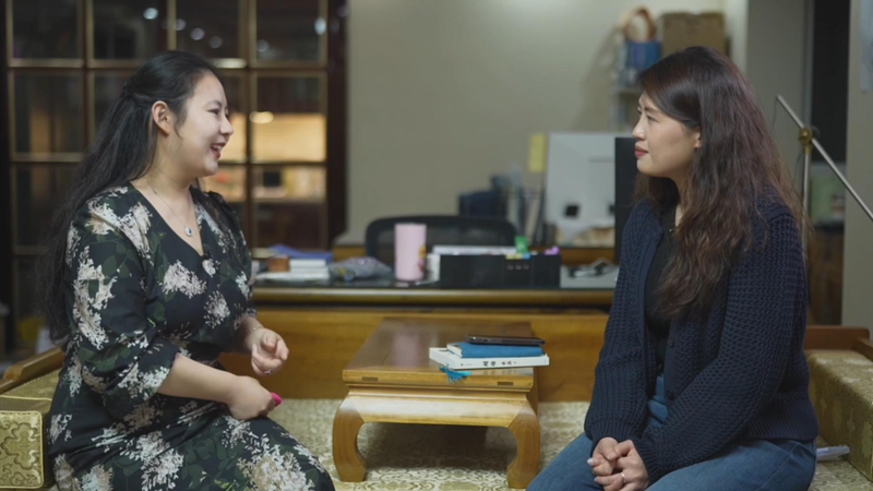 Desafiando las narrativas del ELA: La misión de una esposa para inspirar esperanza Desafiando las narrativas del ELA: La misión de una esposa para inspirar esperanza video poster