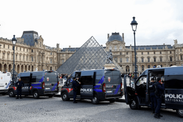 Robo en el Louvre: 5 más arrestados, $102M en joyas desaparecidas